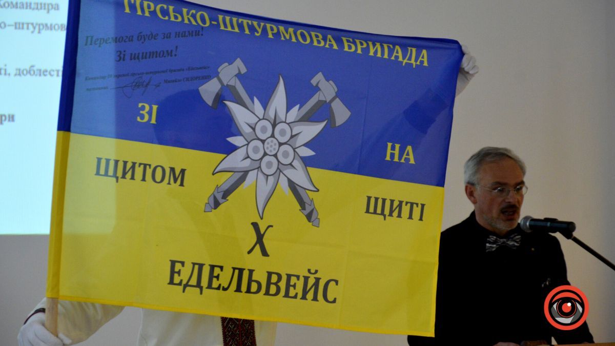 Більше 1 мільйона гривень зібрали для ЗСУ на благодійному аукціоні в Коломиї 11