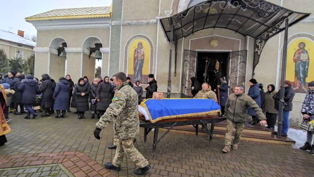 В останню дорогу провели Героя Івана Морощука на Городенківщині 3