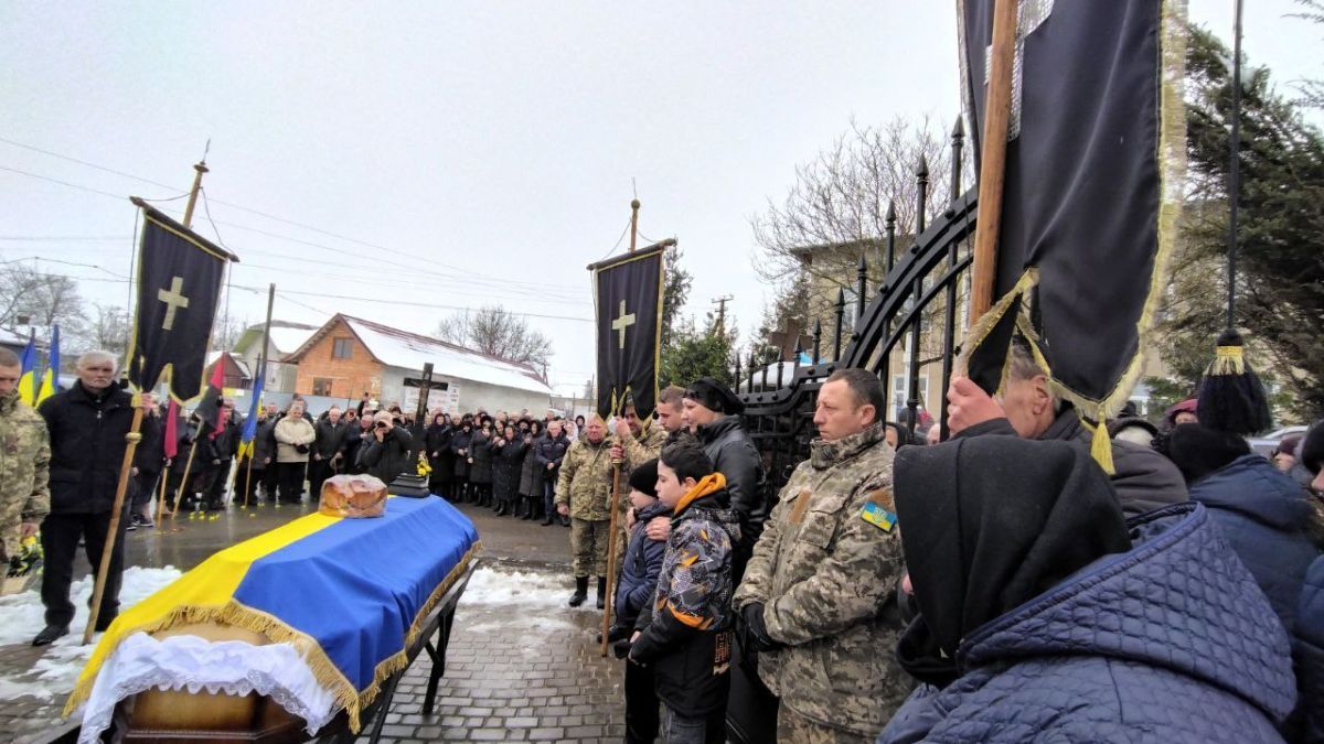 В останню дорогу провели Героя Івана Морощука на Городенківщині 5
