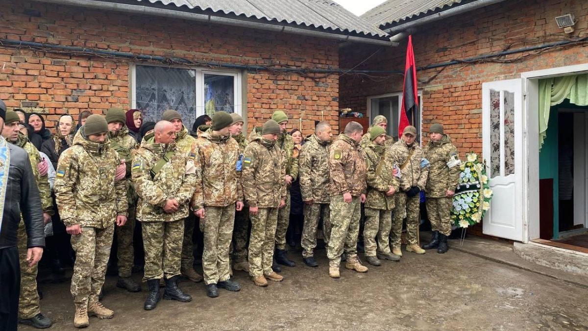 Городенківщина провела в останню дорогу Героя Василя Книгиницького 4