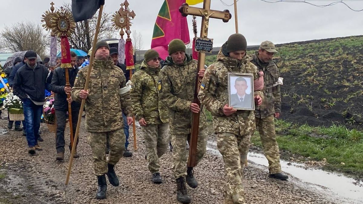 Городенківщина провела в останню дорогу Героя Василя Книгиницького 6