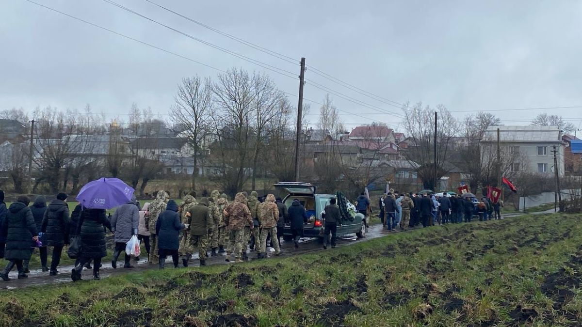 Городенківщина провела в останню дорогу Героя Василя Книгиницького 7