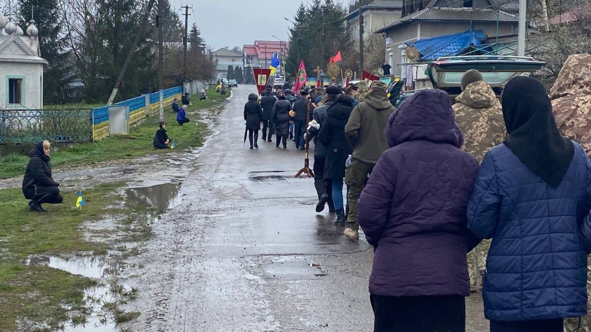 Городенківщина провела в останню дорогу Героя Василя Книгиницького 8
