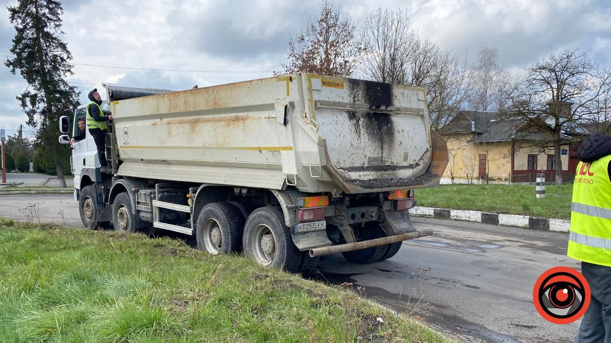 Кільцева розв'язка на Франківськ дочекалася ремонту 3