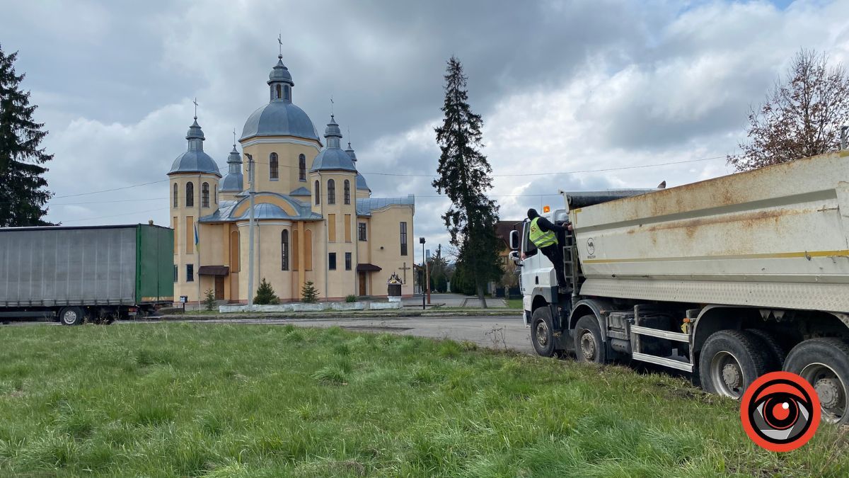 Кільцева розв'язка на Франківськ дочекалася ремонту 4