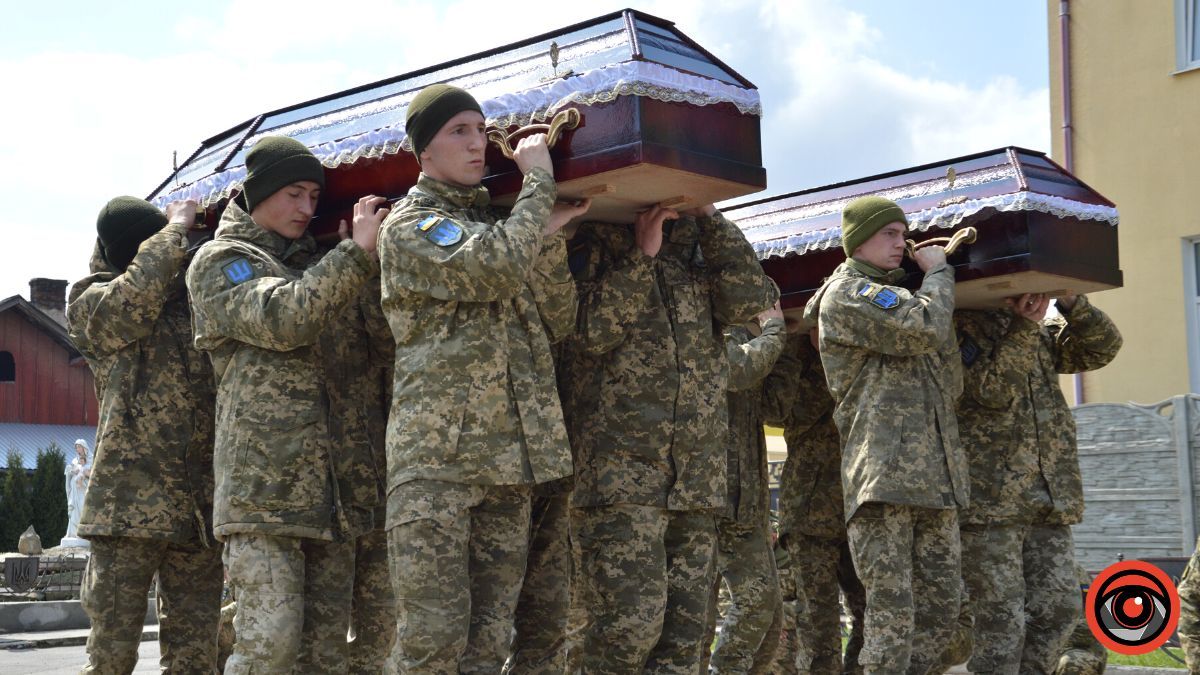 Коломия попрощалася з Героями Василем Ткачуком та Олександром Ніньовським 12