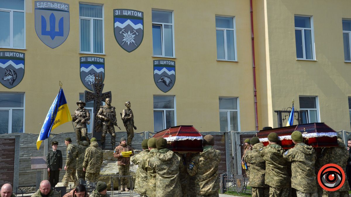 Коломия попрощалася з Героями Василем Ткачуком та Олександром Ніньовським 13