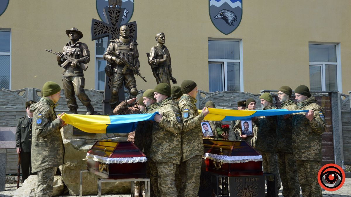 Коломия попрощалася з Героями Василем Ткачуком та Олександром Ніньовським