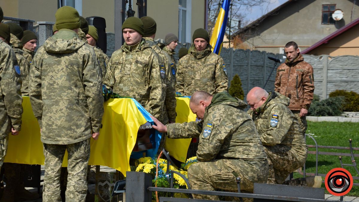 Коломия попрощалася з Героями Василем Ткачуком та Олександром Ніньовським 16