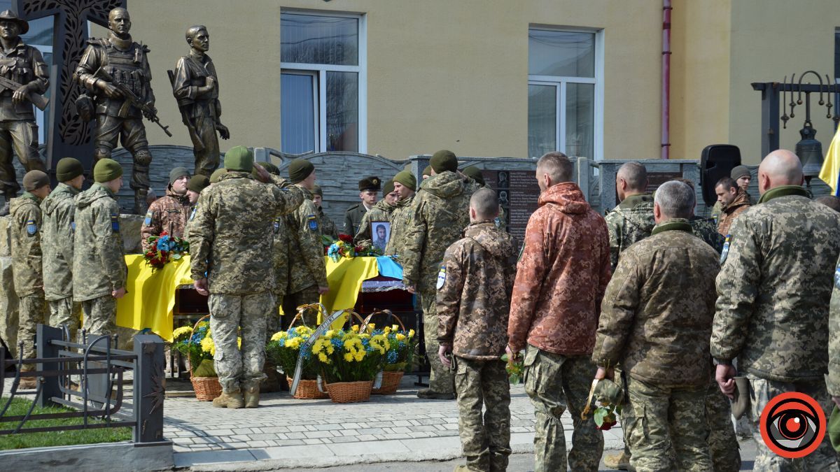 Коломия попрощалася з Героями Василем Ткачуком та Олександром Ніньовським 19