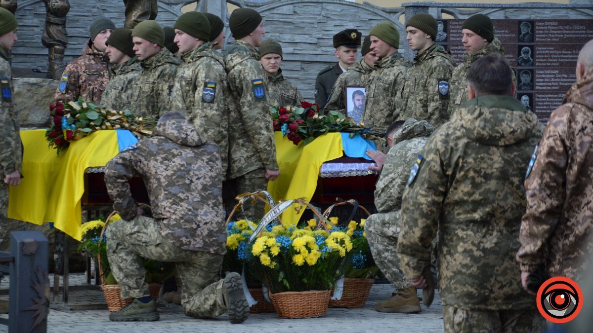 Коломия попрощалася з Героями Василем Ткачуком та Олександром Ніньовським 21