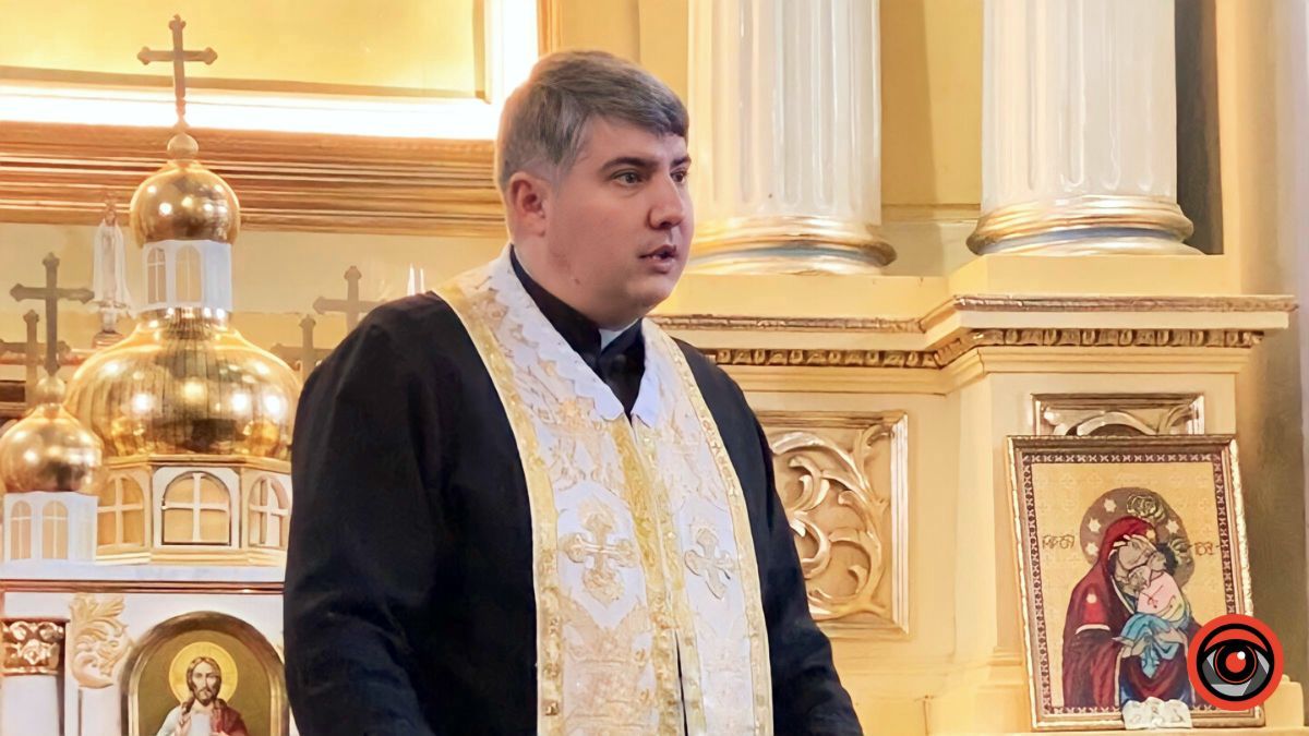 Хочете вшанувати померлих - оберіть живі квіти! | Розмова зі священником 4