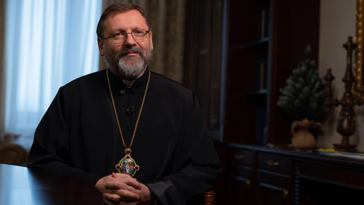 Хочете вшанувати померлих - оберіть живі квіти! | Розмова зі священником 5