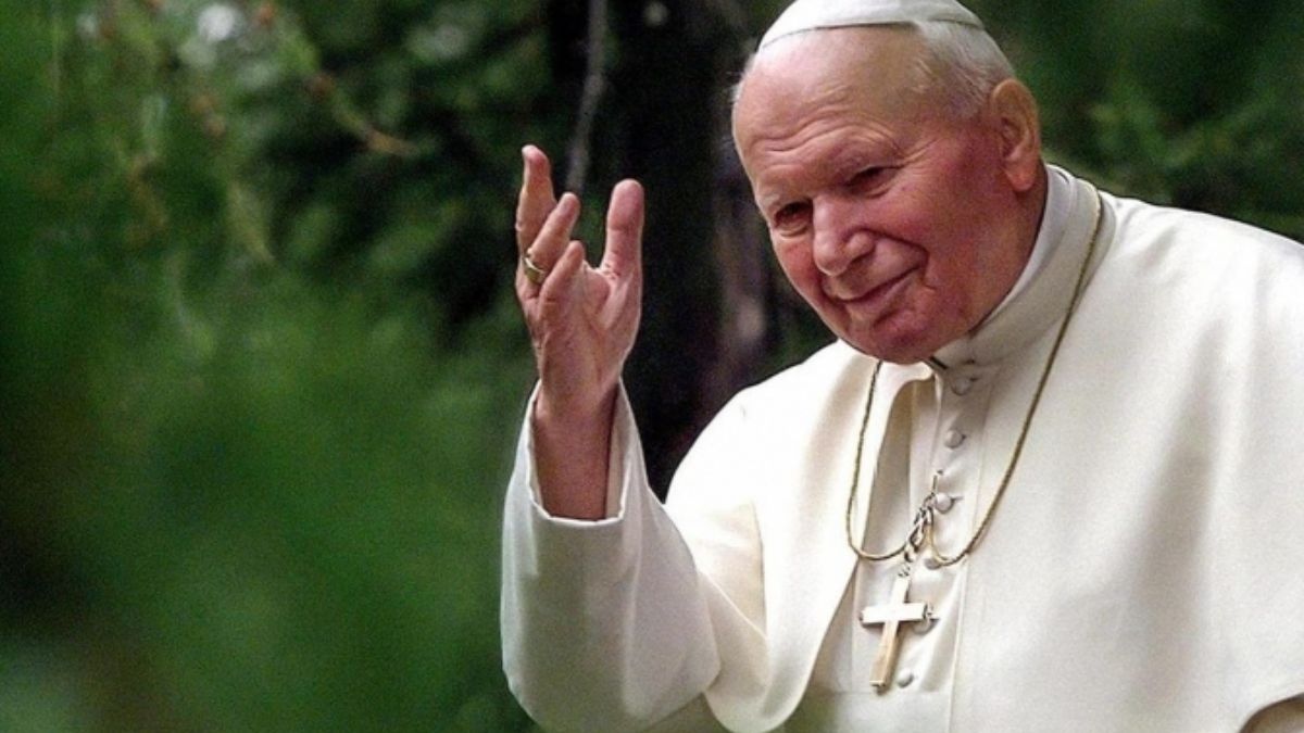 Хочете вшанувати померлих - оберіть живі квіти! | Розмова зі священником 6