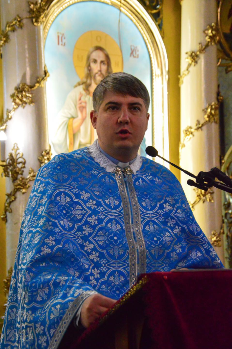 Хочете вшанувати померлих - оберіть живі квіти! | Розмова зі священником 7