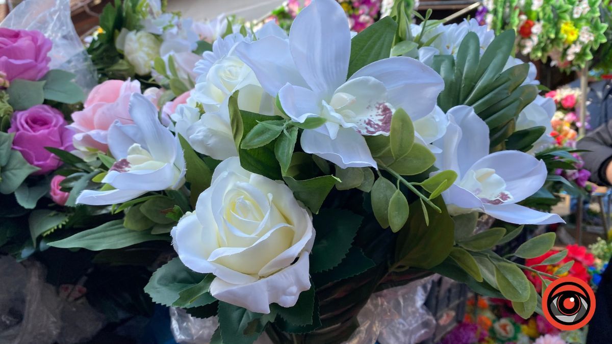 Хочете вшанувати померлих - оберіть живі квіти! | Розмова зі священником 2