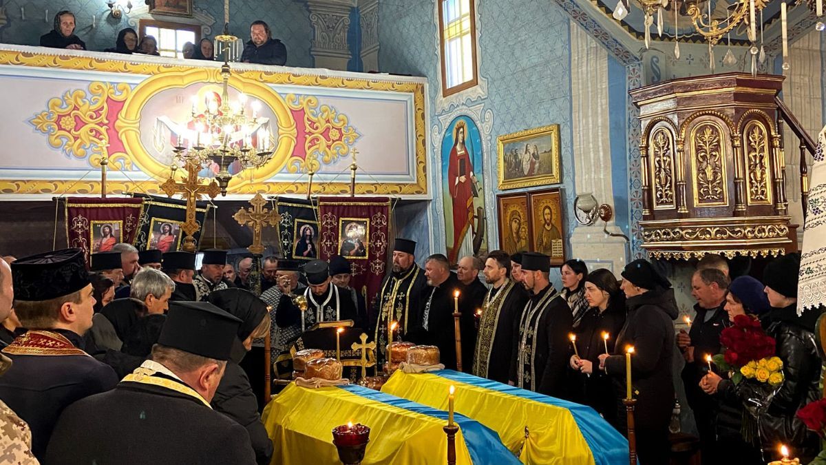 Коршівська громада провела в останню дорогу Героїв Василя Ткачука та Олександра Ніньовського 2