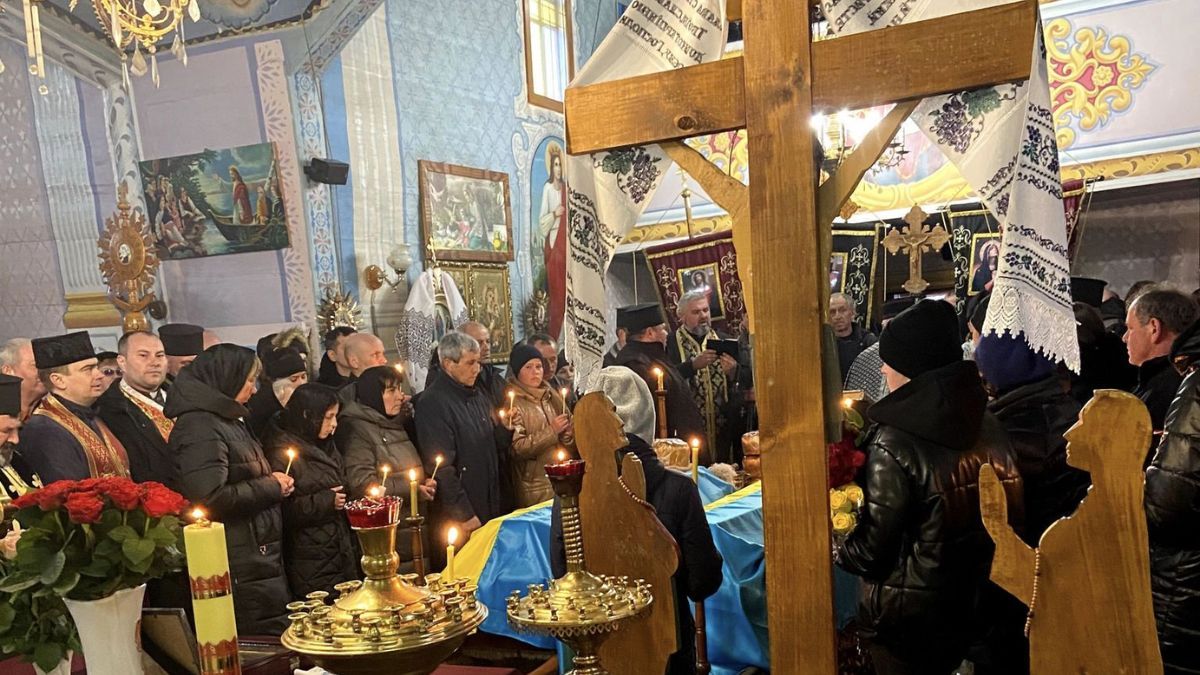 Коршівська громада провела в останню дорогу Героїв Василя Ткачука та Олександра Ніньовського 3