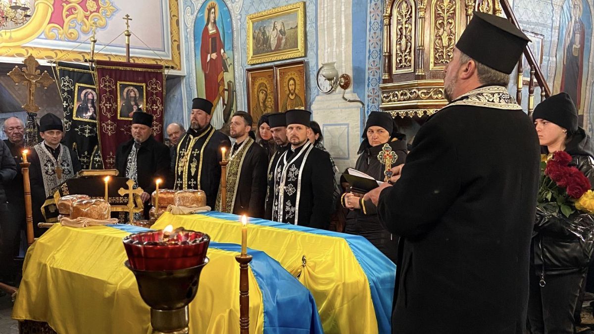 Коршівська громада провела в останню дорогу Героїв Василя Ткачука та Олександра Ніньовського 4