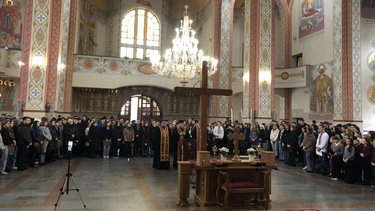 У Коломиї відбулася загальношкільна Хресна дорога 5