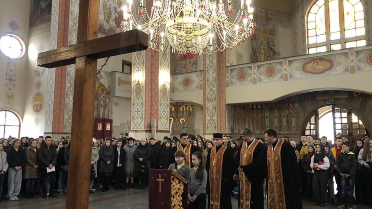 У Коломиї відбулася загальношкільна Хресна дорога 4