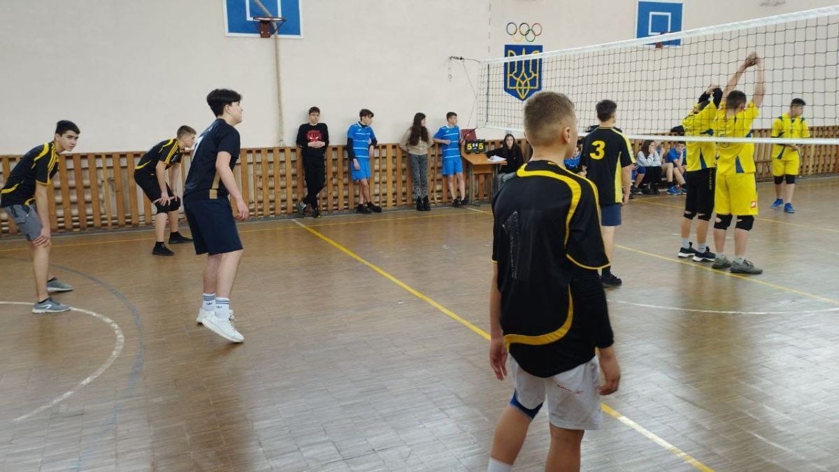У Печеніжинській ТГ відбулися фінальні змагання з волейболу серед юнаків | Хто переміг? 4