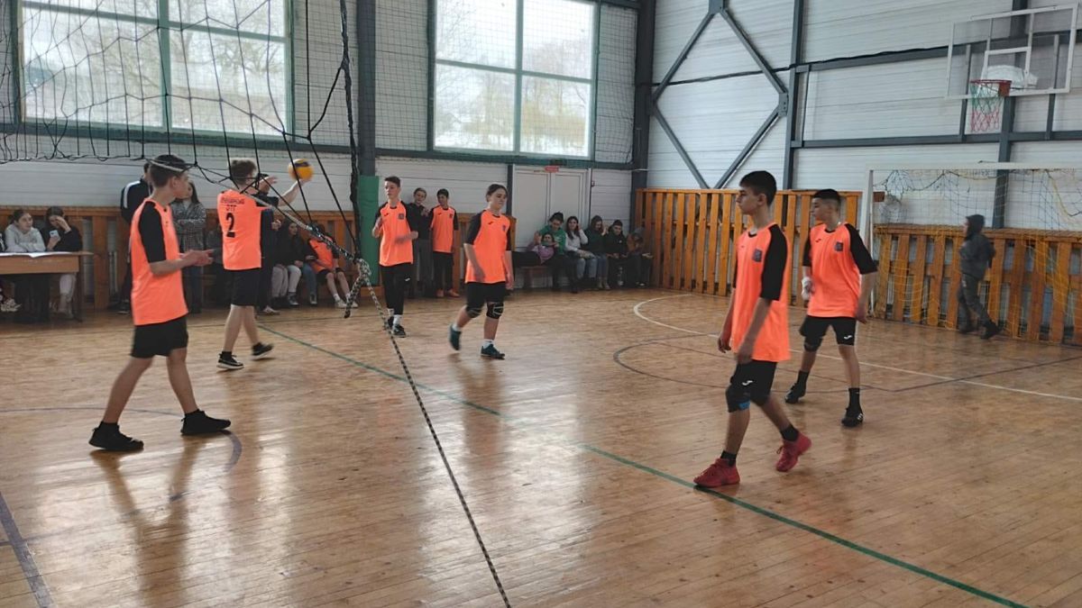 У Печеніжинській ТГ відбулися фінальні змагання з волейболу серед юнаків | Хто переміг? 3