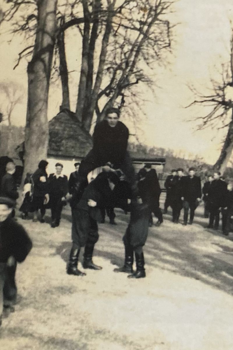 Скачуть "Лози", Великдень, смт Печеніжин , 1955р.