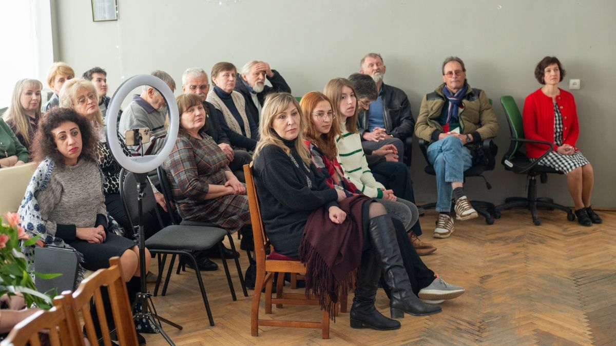 У міській публічній бібліотеці відбулася презентація збірки поетичної прози "Реверанс душі" 3