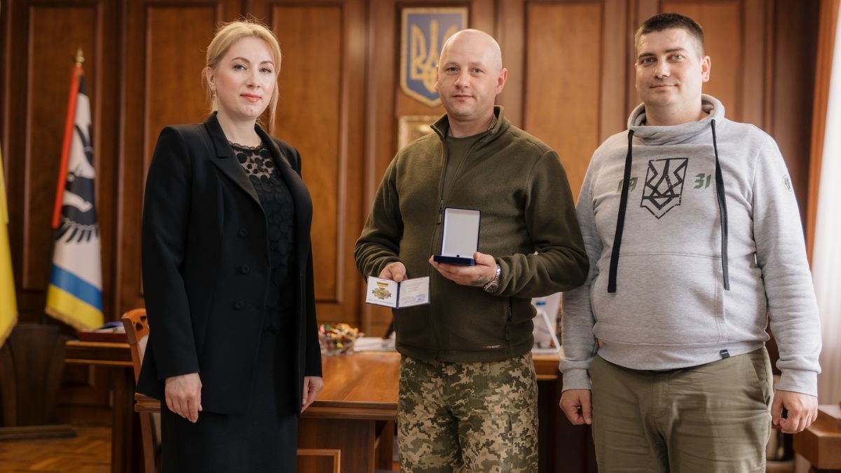 Військовому з 10 ОГШБ вручили медаль "За заслуги перед Прикарпаттям" 1