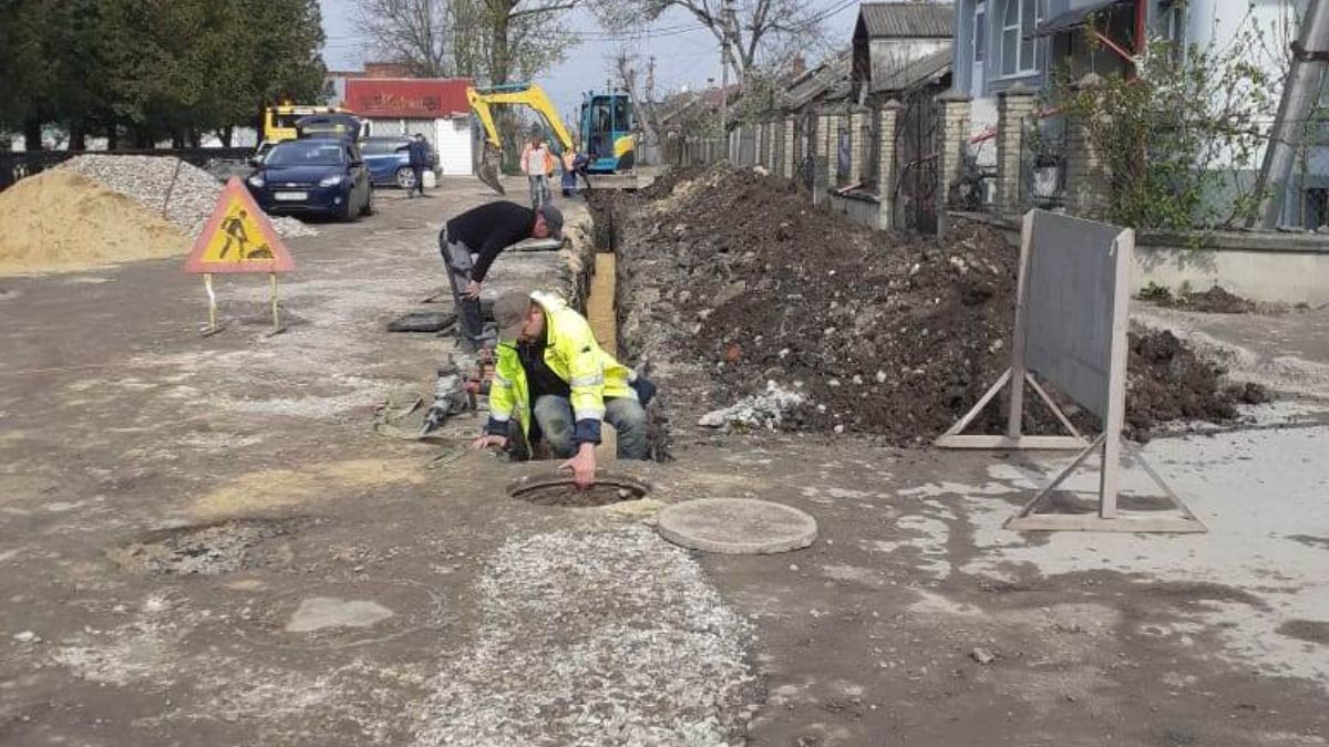 У Городенці на одній з вулиць замінюють водопровідну мережу 1