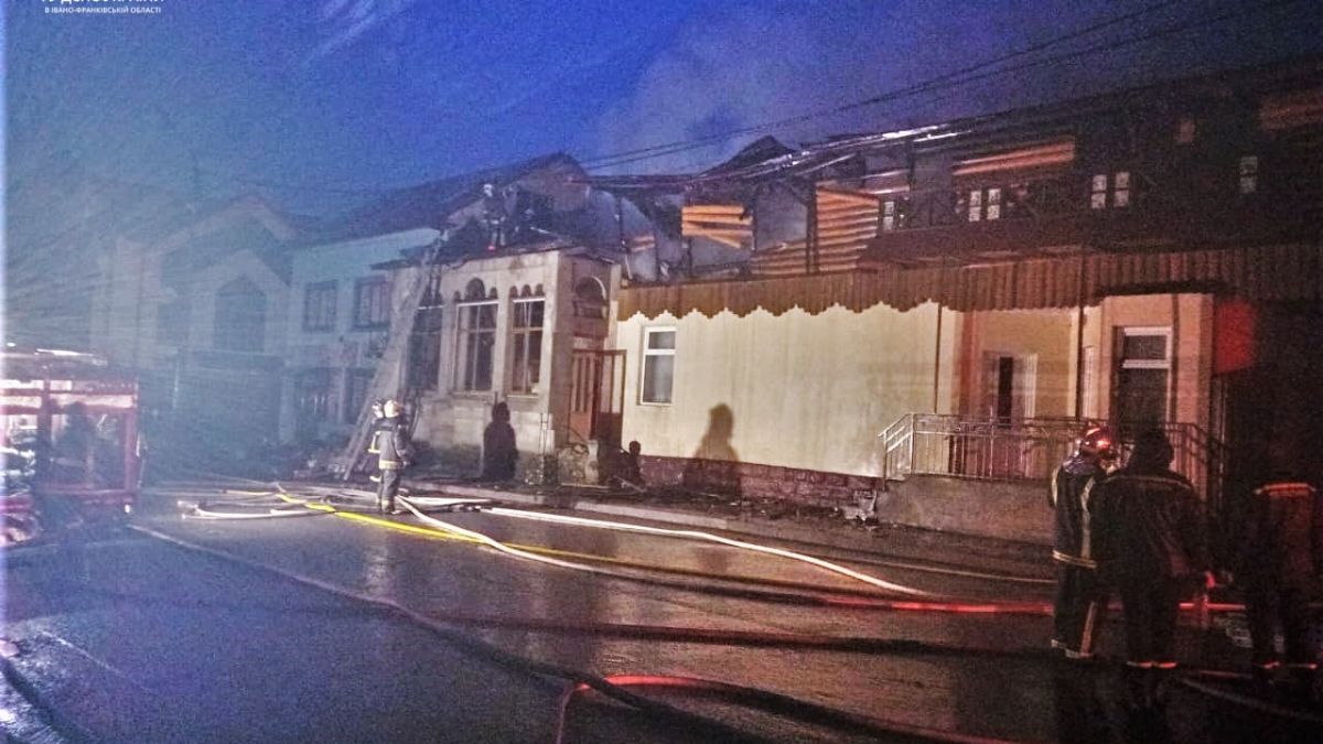 Масштабна пожежа спалахнула цієї ночі у Косові 2