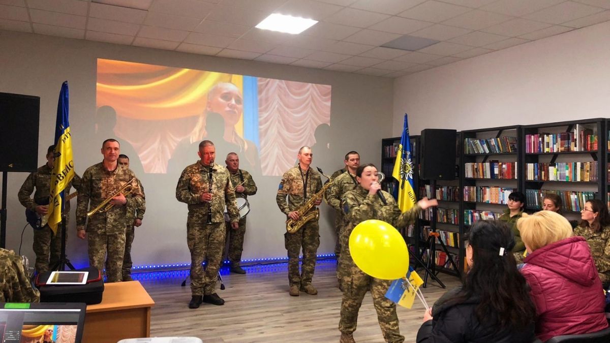 У Коломиї молодь зустрілася із захисниками України 10