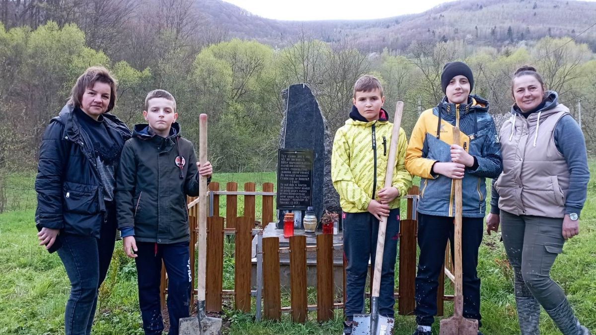 У Печеніжинській ТГ триває озелення населених пунктів 1