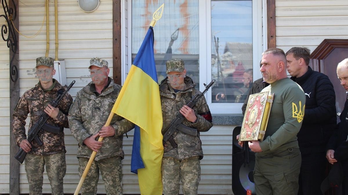 Делятинська громада провела в останню дорогу Героя Юрія Молдавчука 2