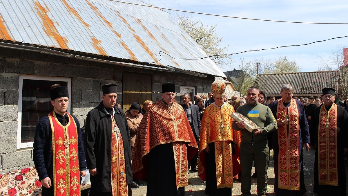 Делятинська громада провела в останню дорогу Героя Юрія Молдавчука 4