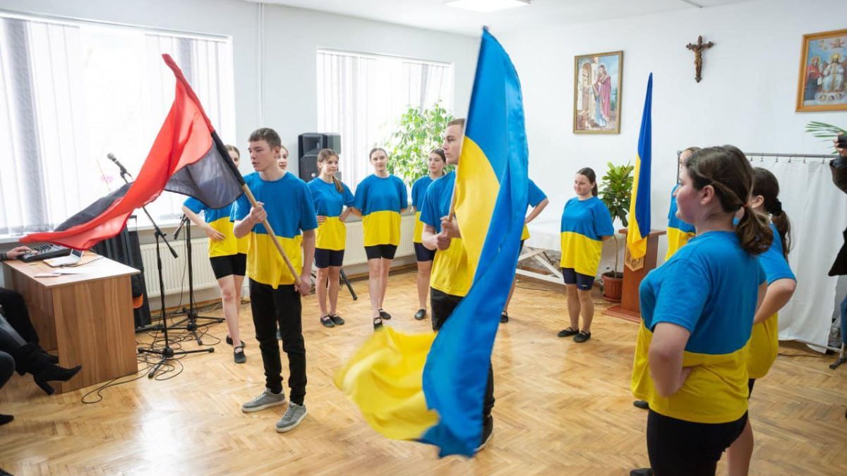 У лікувальних закладах Коломиї відбувся концерт "Великодній дарунок" 3