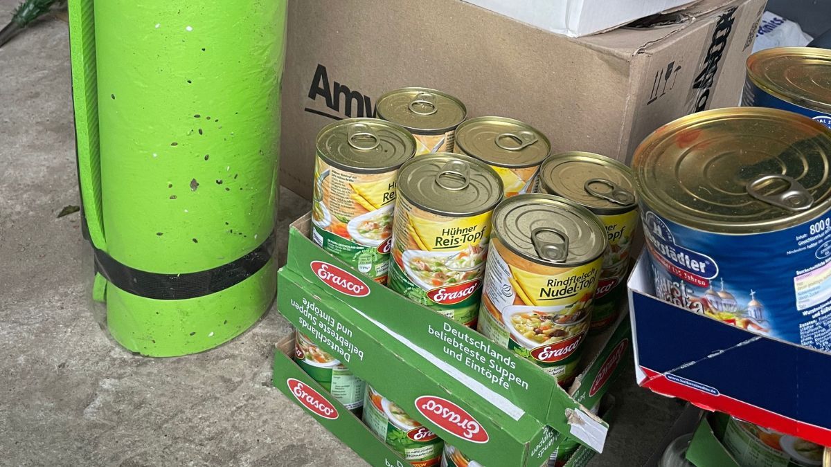 Волонтери центру "Локомотив" везуть великодні продукти на передову 2