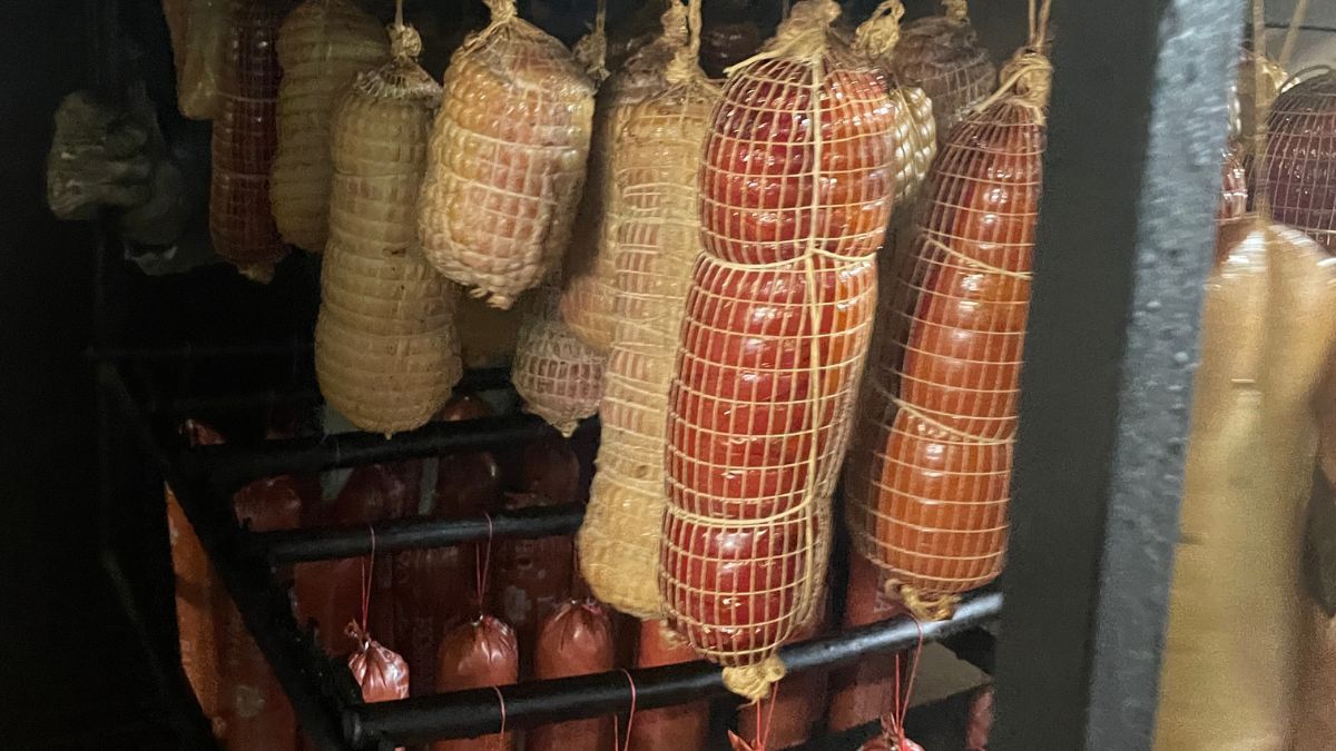 Волонтери центру "Локомотив" везуть великодні продукти на передову 5