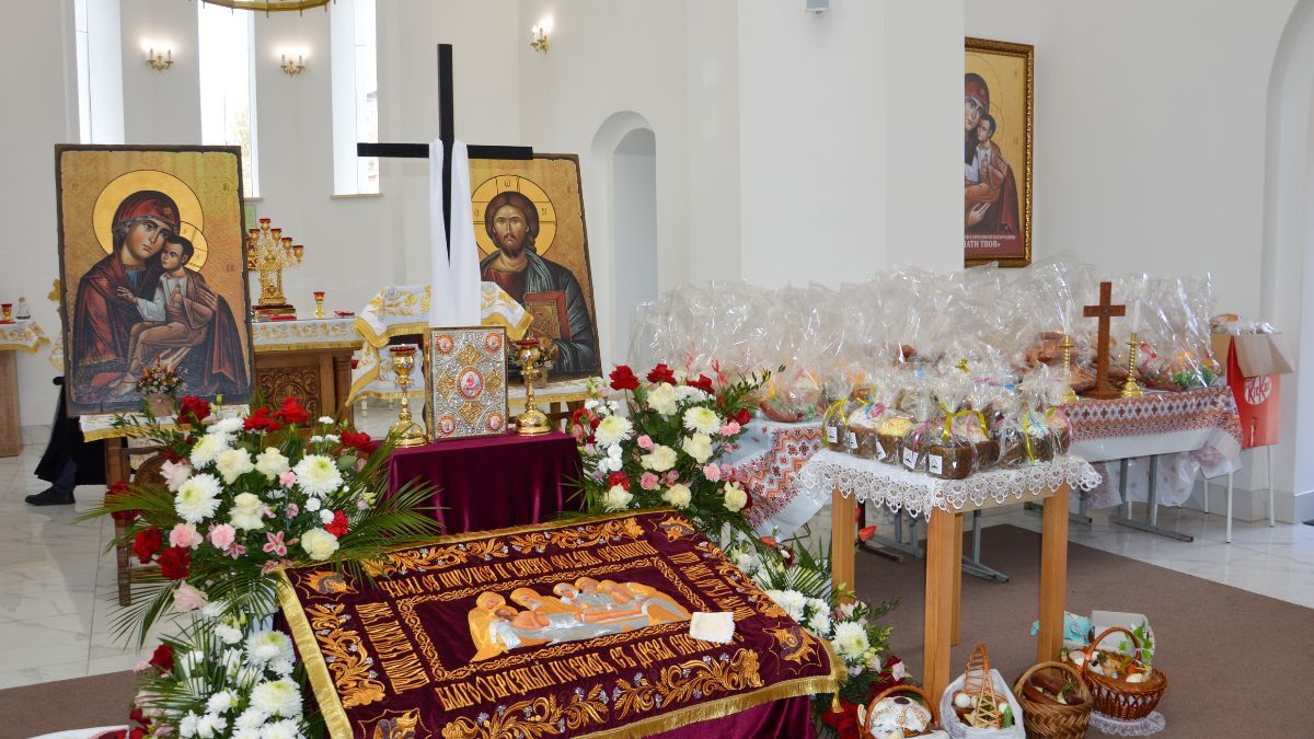 У Коломиї посвятили та передали великодні гостинці захисникам 4