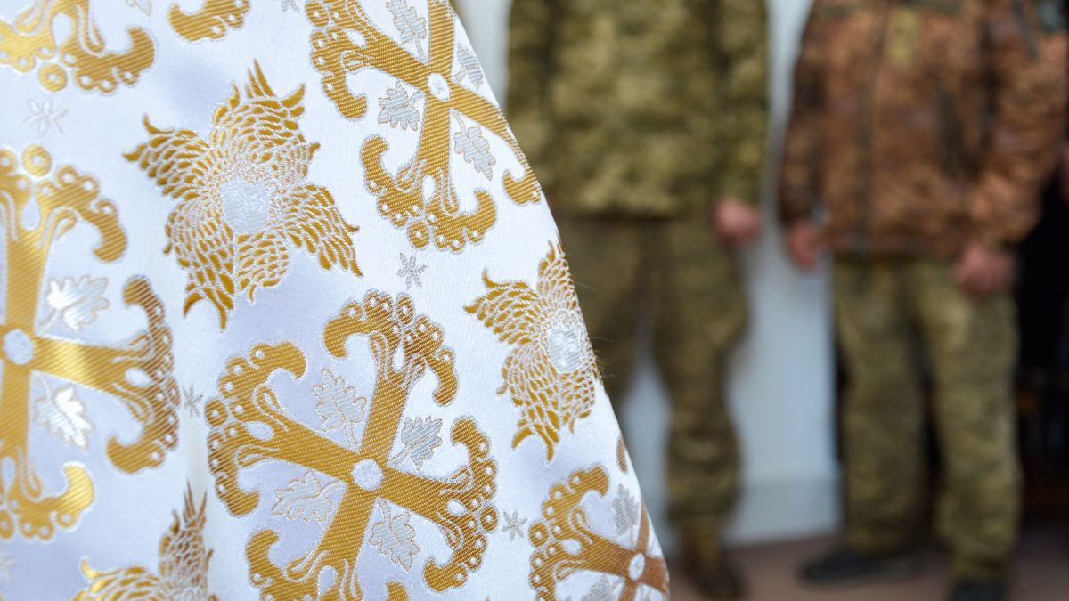 У Коломиї посвятили та передали великодні гостинці захисникам 2