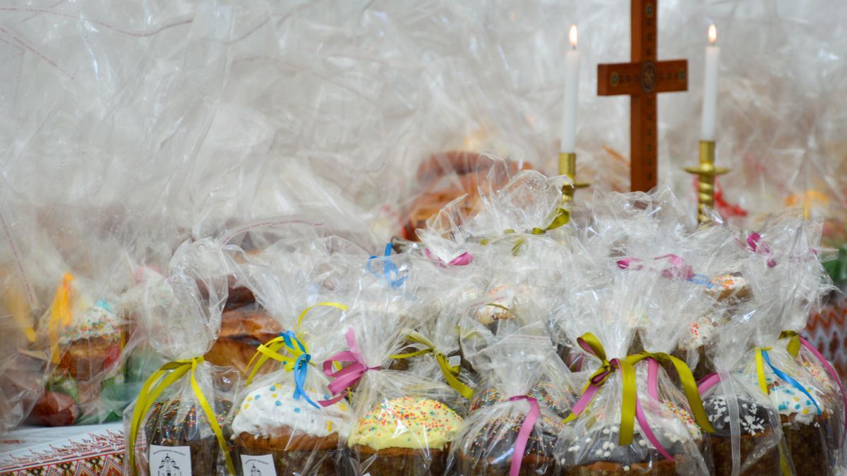 У Коломиї посвятили та передали великодні гостинці захисникам 1