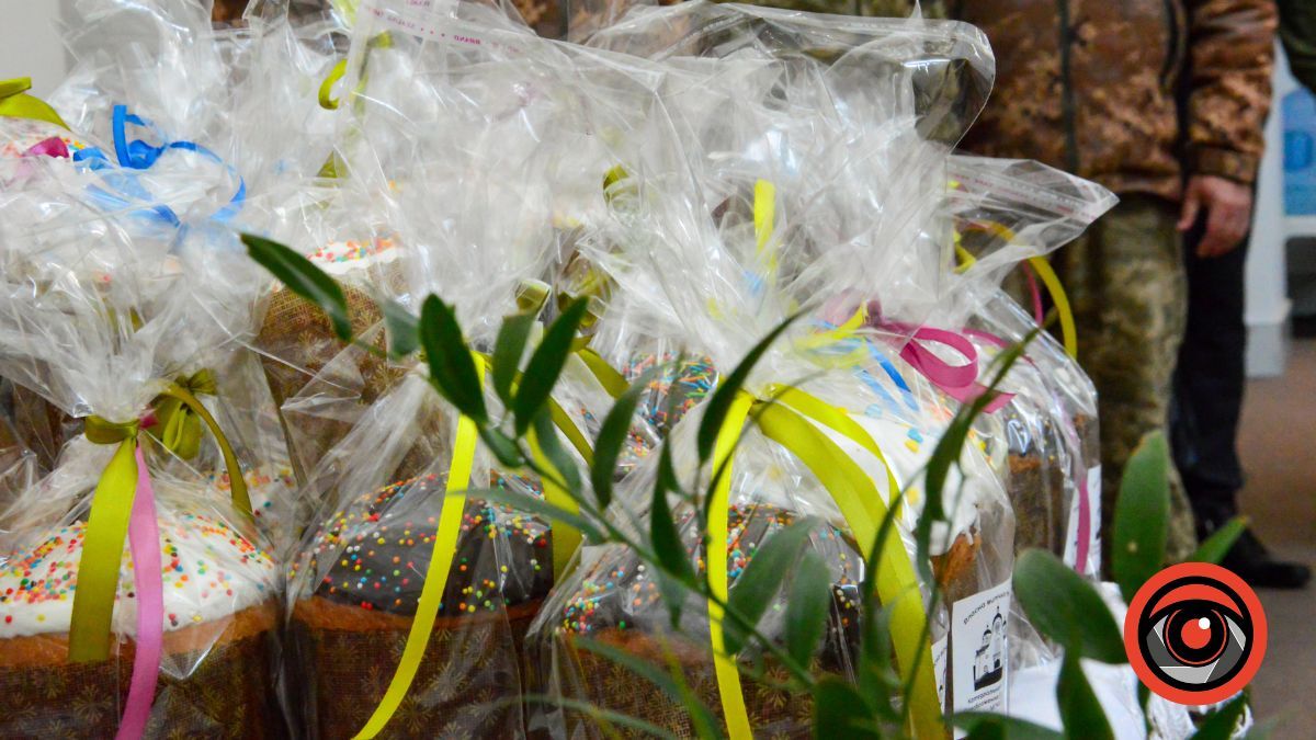 У Коломиї посвятили та передали великодні гостинці захисникам