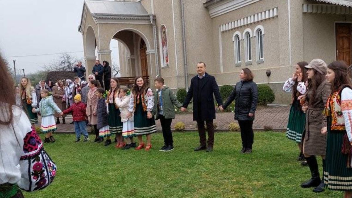 У Печеніжині водили великодні гаївки 3