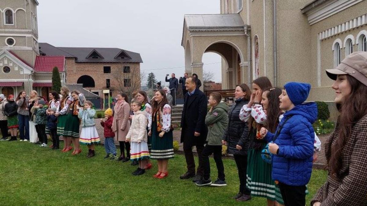 У Печеніжині водили великодні гаївки 2