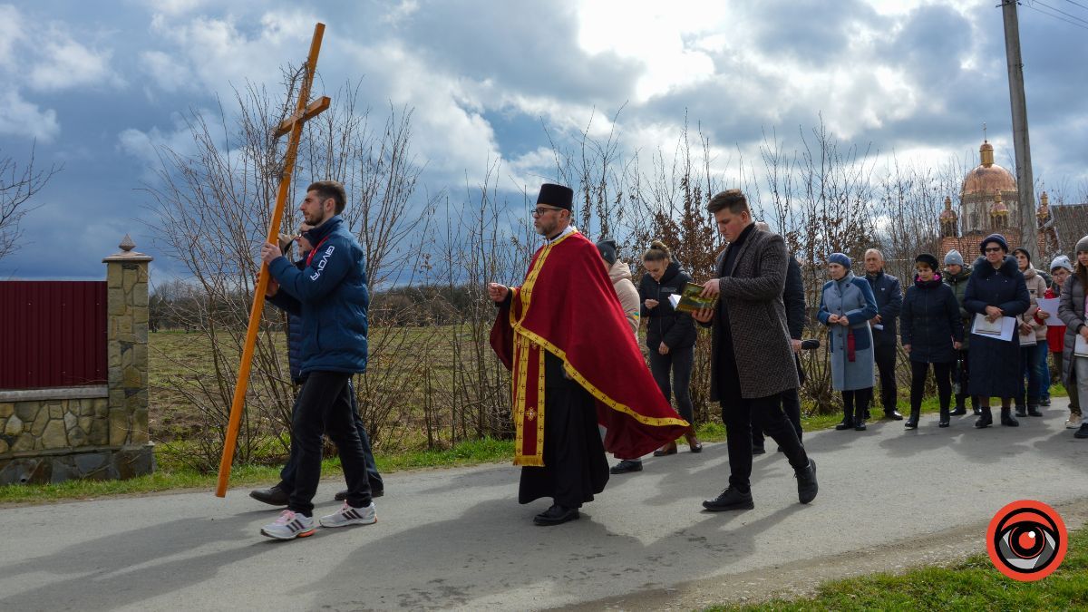 У Нижньому Вербіжі відбулася Хресна дорога селом 16