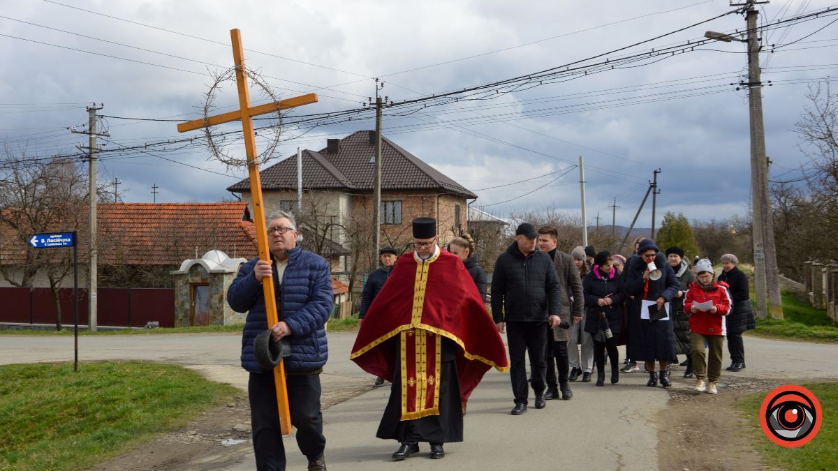 У Нижньому Вербіжі відбулася Хресна дорога селом