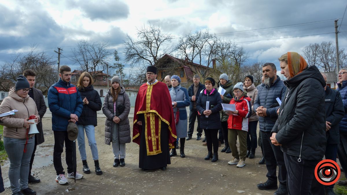 У Нижньому Вербіжі відбулася Хресна дорога селом 6
