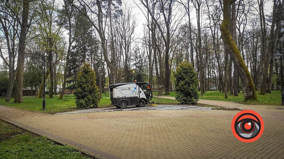 Болюче питання: як виглядають парки Коломиї та Моршина 15