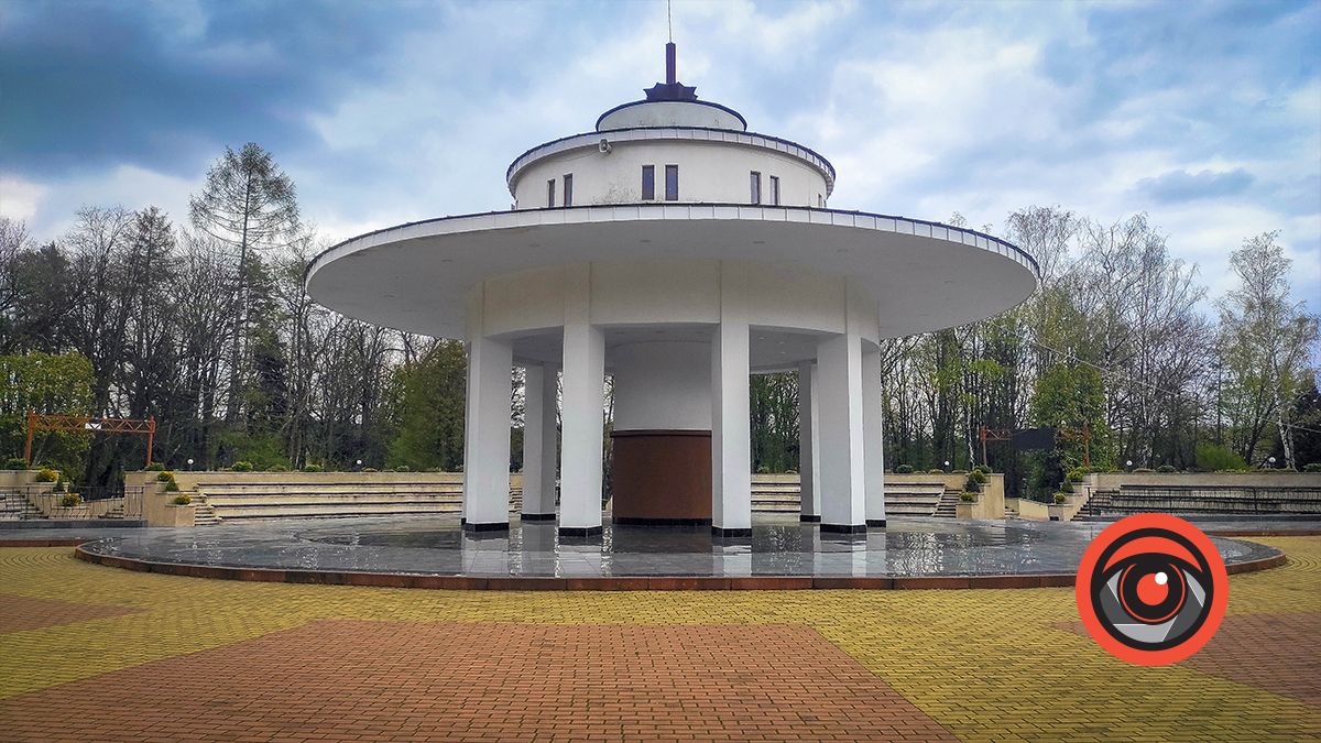 Болюче питання: як виглядають парки Коломиї та Моршина 11